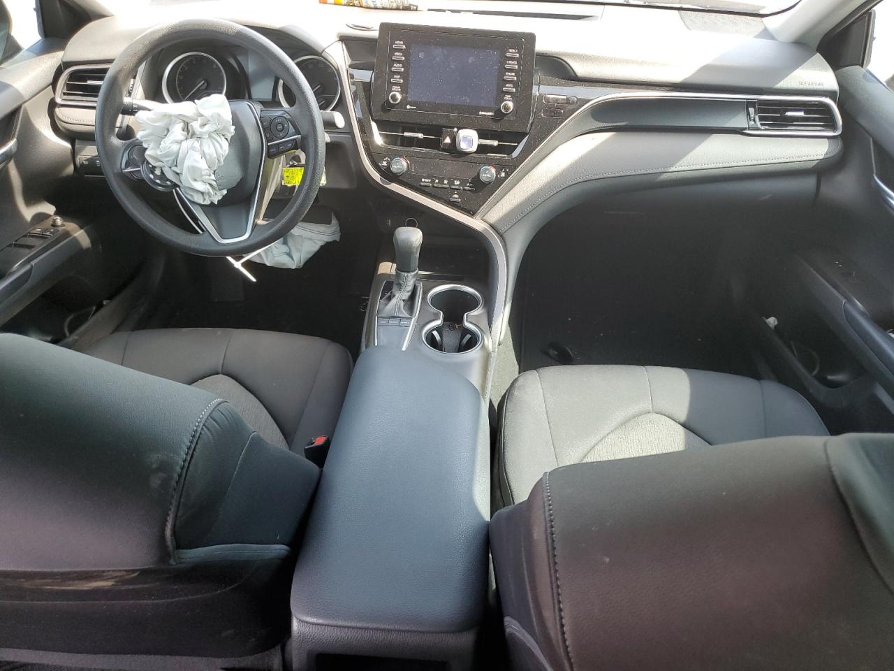 4T1C11AK0NU629897 2022 Toyota Camry Le