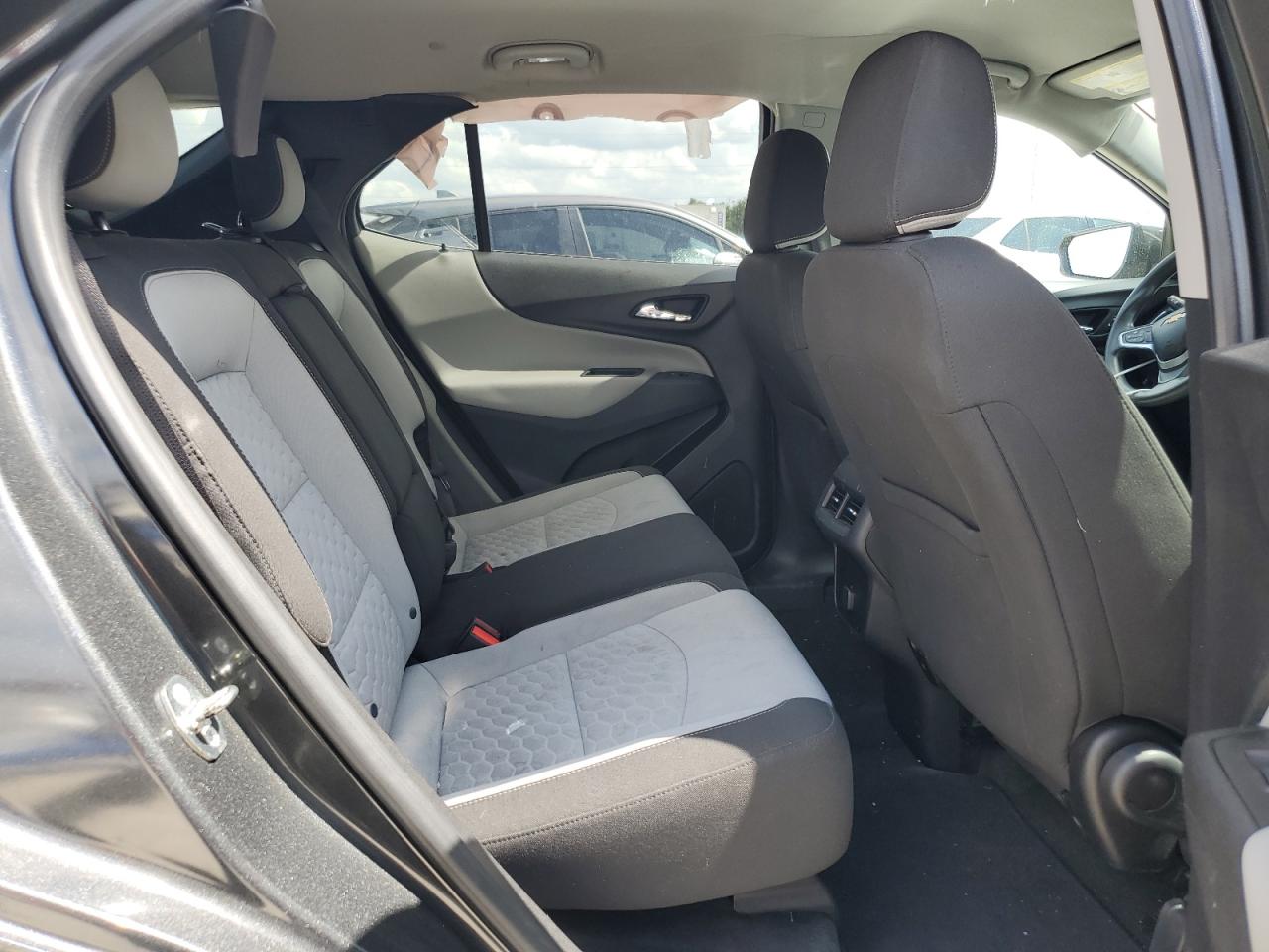 2GNAXSEV1J6230114 2018 Chevrolet Equinox Lt