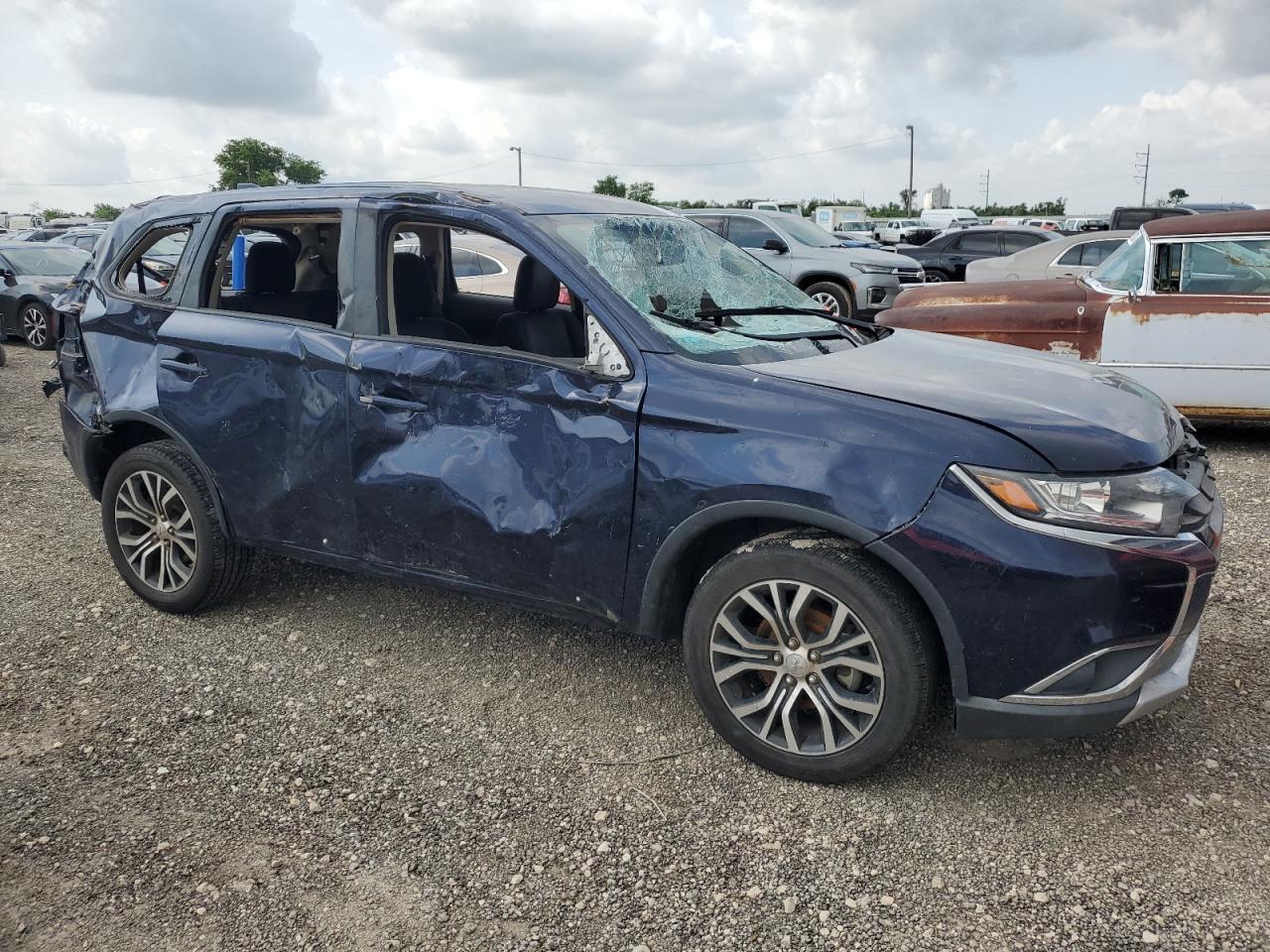 JA4AD2A39JZ021711 2018 Mitsubishi Outlander Es