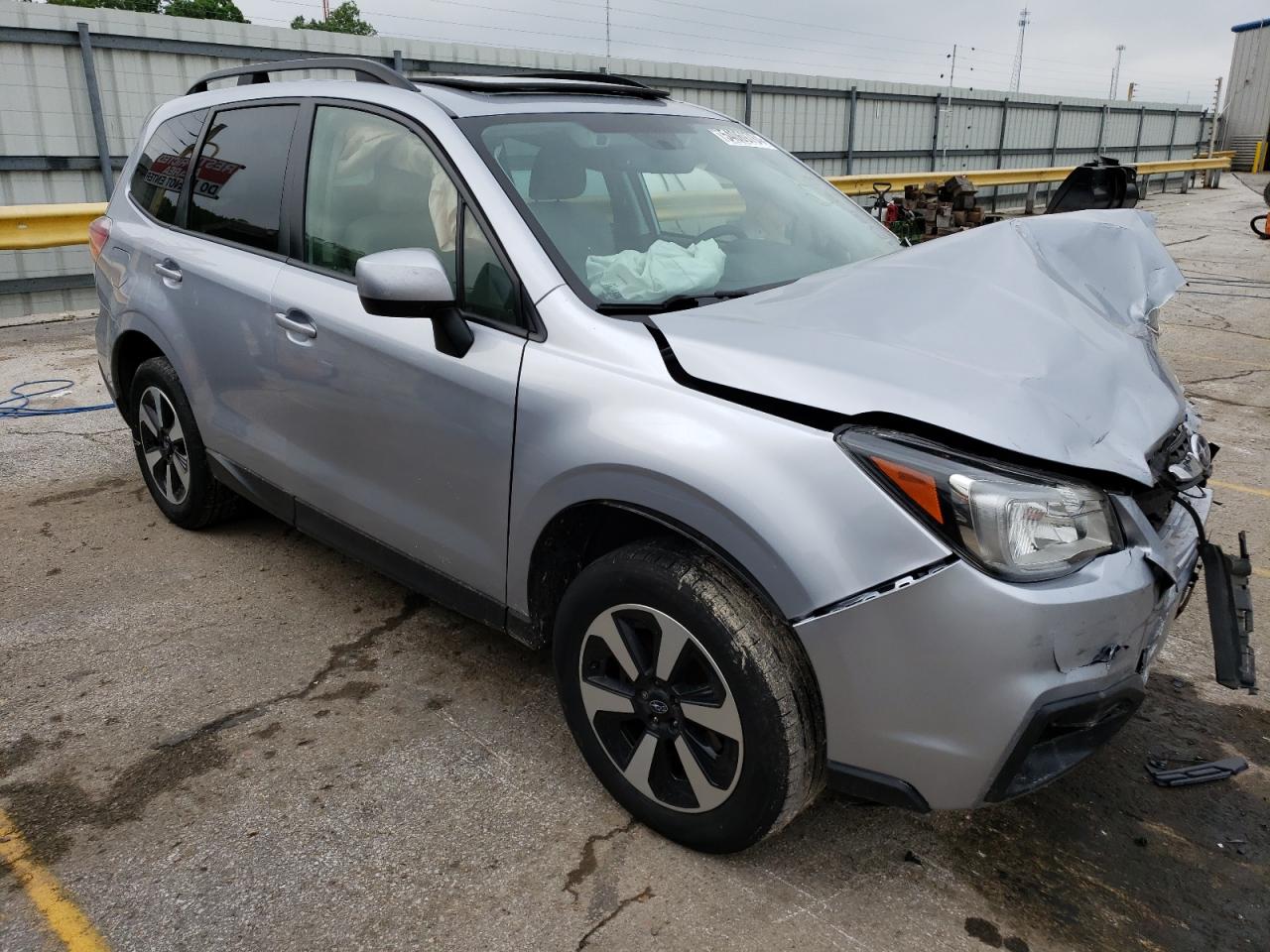 2018 Subaru Forester 2.5I Premium vin: JF2SJAGC9JH482998