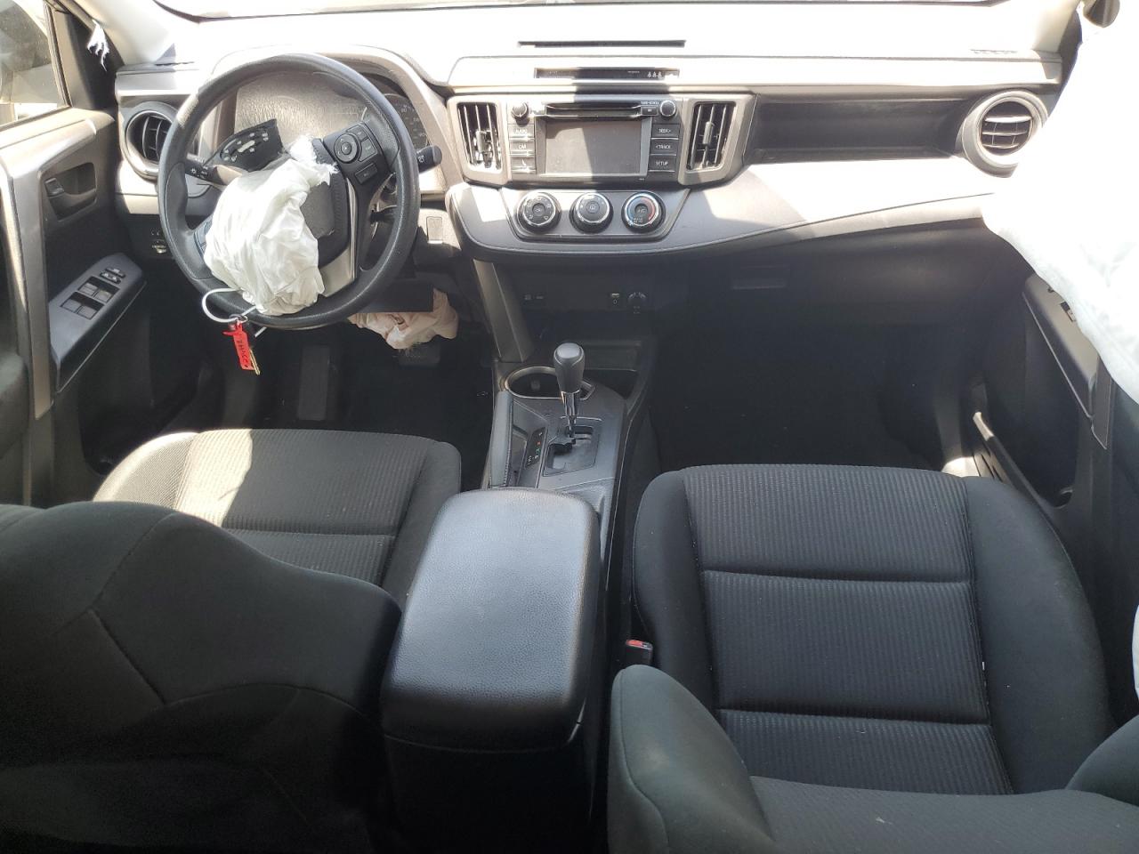 JTMZFREV9JJ206671 2018 Toyota Rav4 Le