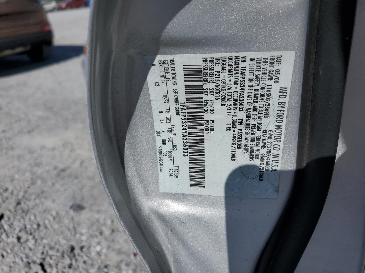 1FAFP5324YA236033 2000 Ford Taurus Se