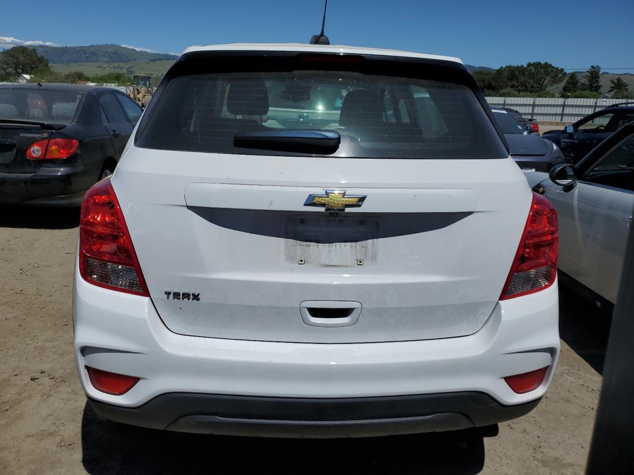 3GNCJKSB3JL205828 2018 Chevrolet Trax Ls