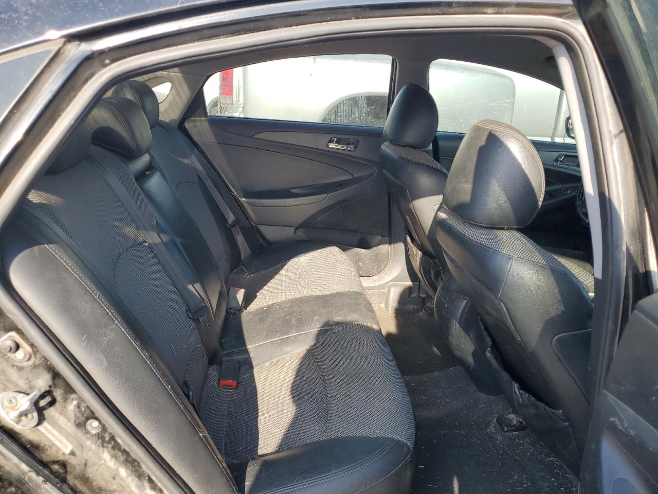 5NPEC4AC2BH011374 2011 Hyundai Sonata Se