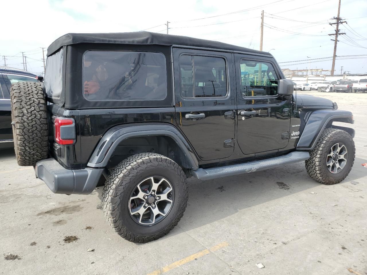 2018 Jeep Wrangler Unlimited Sahara vin: 1C4HJXEG0JW130468