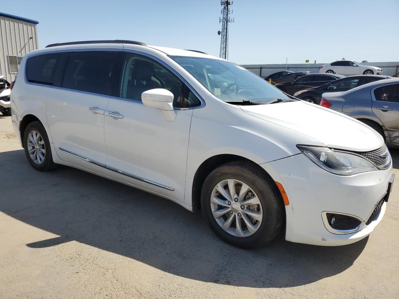 2017 Chrysler Pacifica Touring L vin: 2C4RC1BG3HR621331