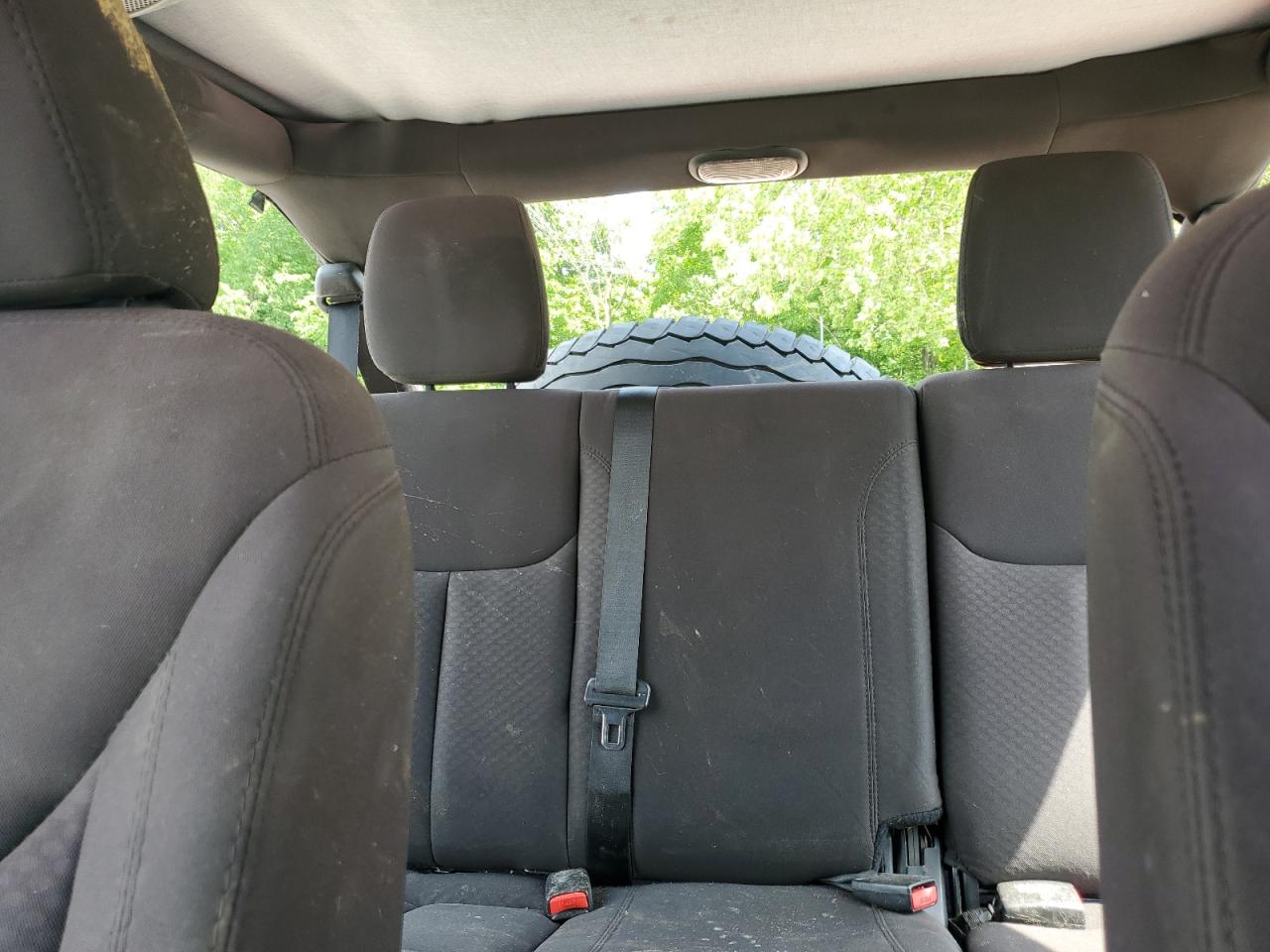 1C4BJWDG1FL562917 2015 Jeep Wrangler Unlimited Sport