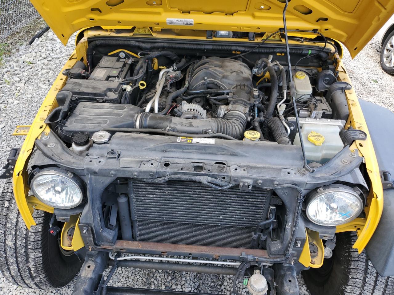 1C4BJWDG1FL591995 2015 Jeep Wrangler Unlimited Sport