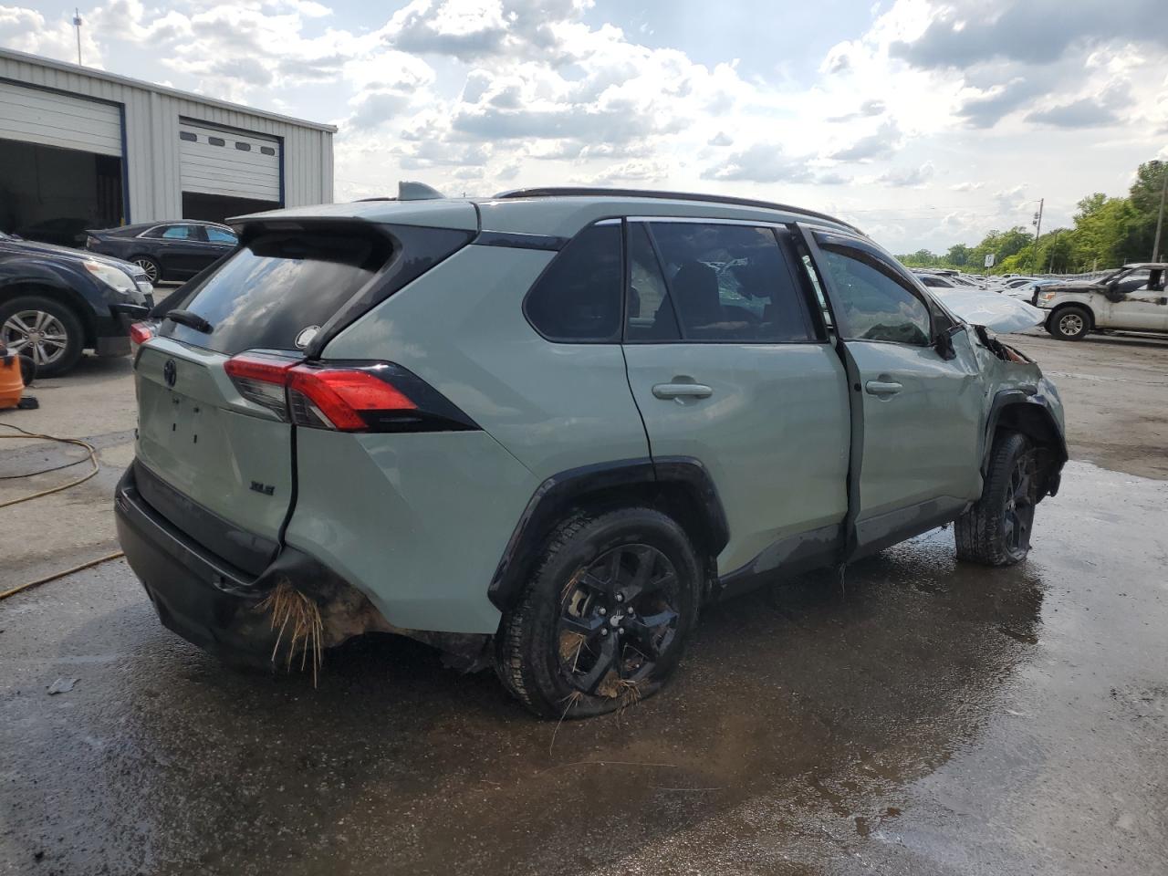 2T3W1RFV7MW139879 2021 Toyota Rav4 Xle