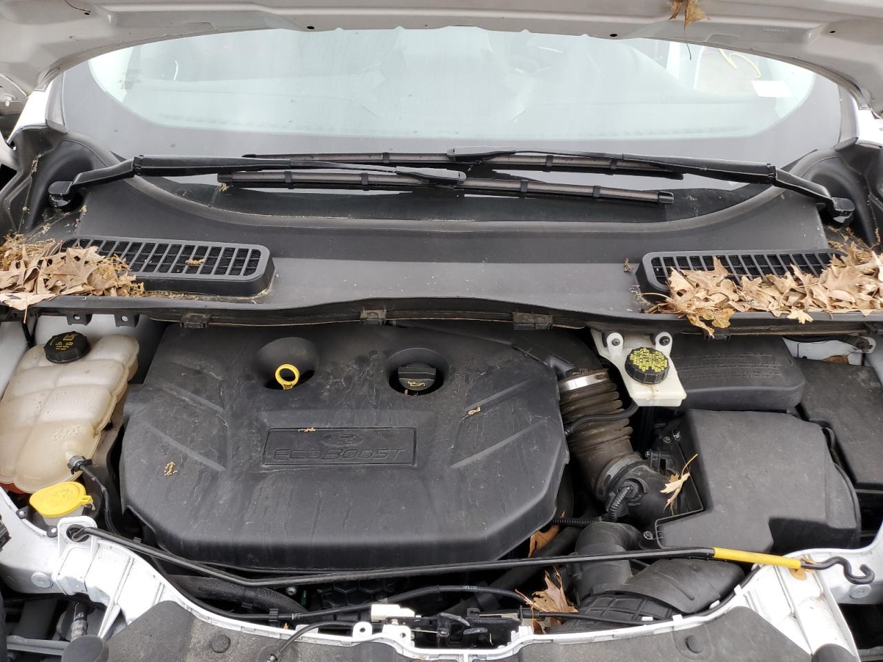 1FMCU9G97FUB38786 2015 Ford Escape Se