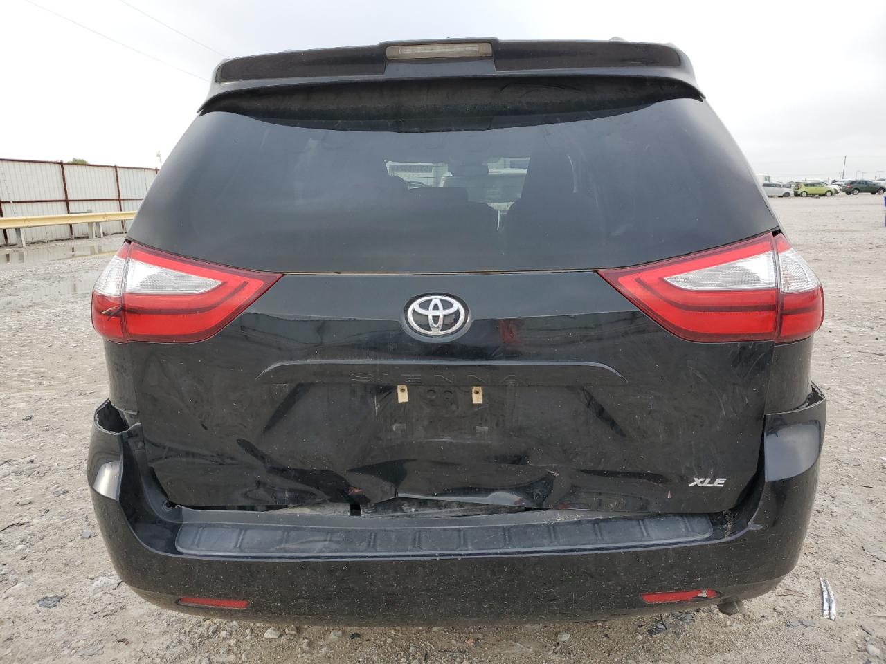 2019 Toyota Sienna Xle vin: 5TDYZ3DC6KS990084