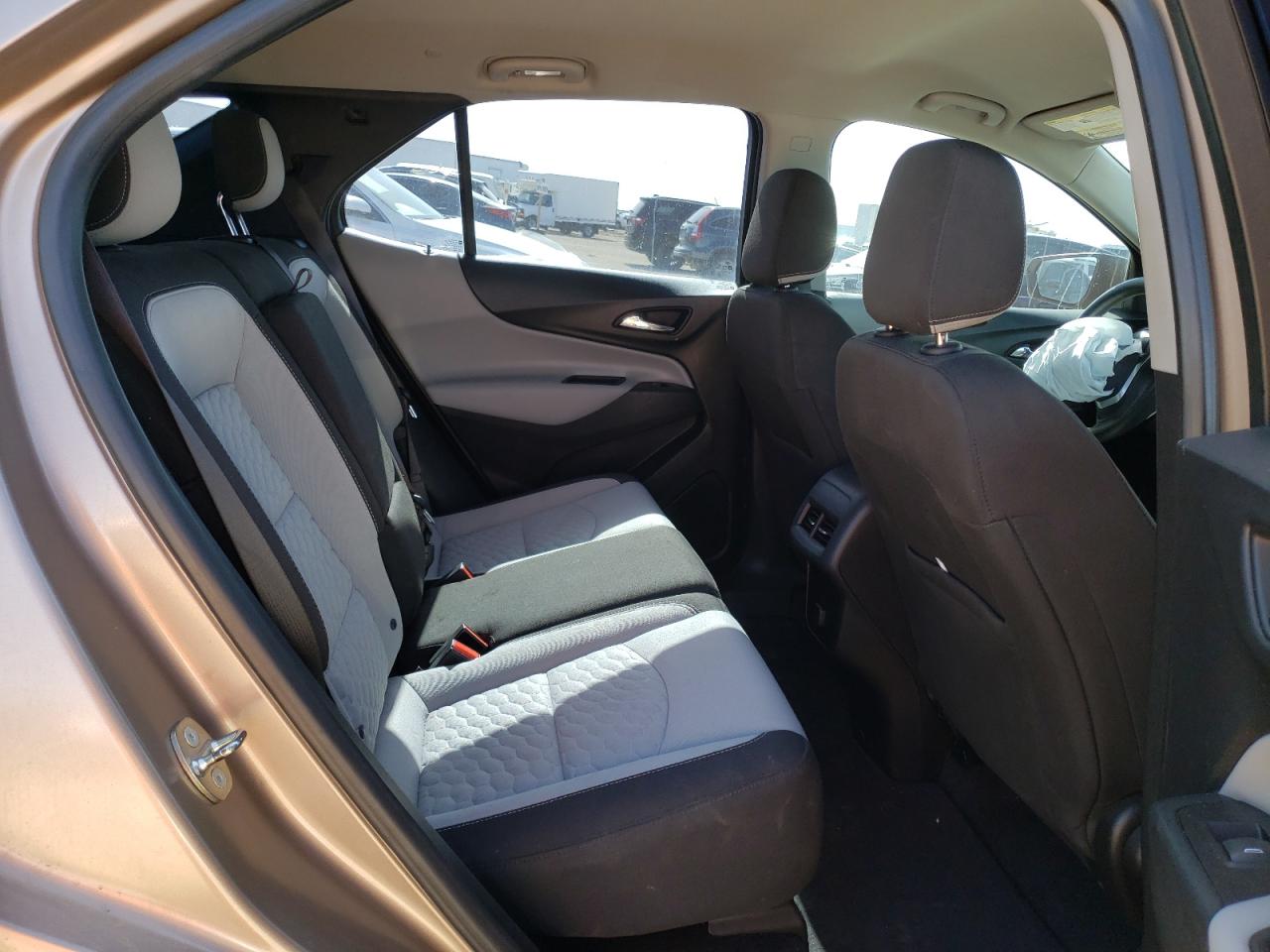 2GNAXHEV5J6233178 2018 Chevrolet Equinox Ls