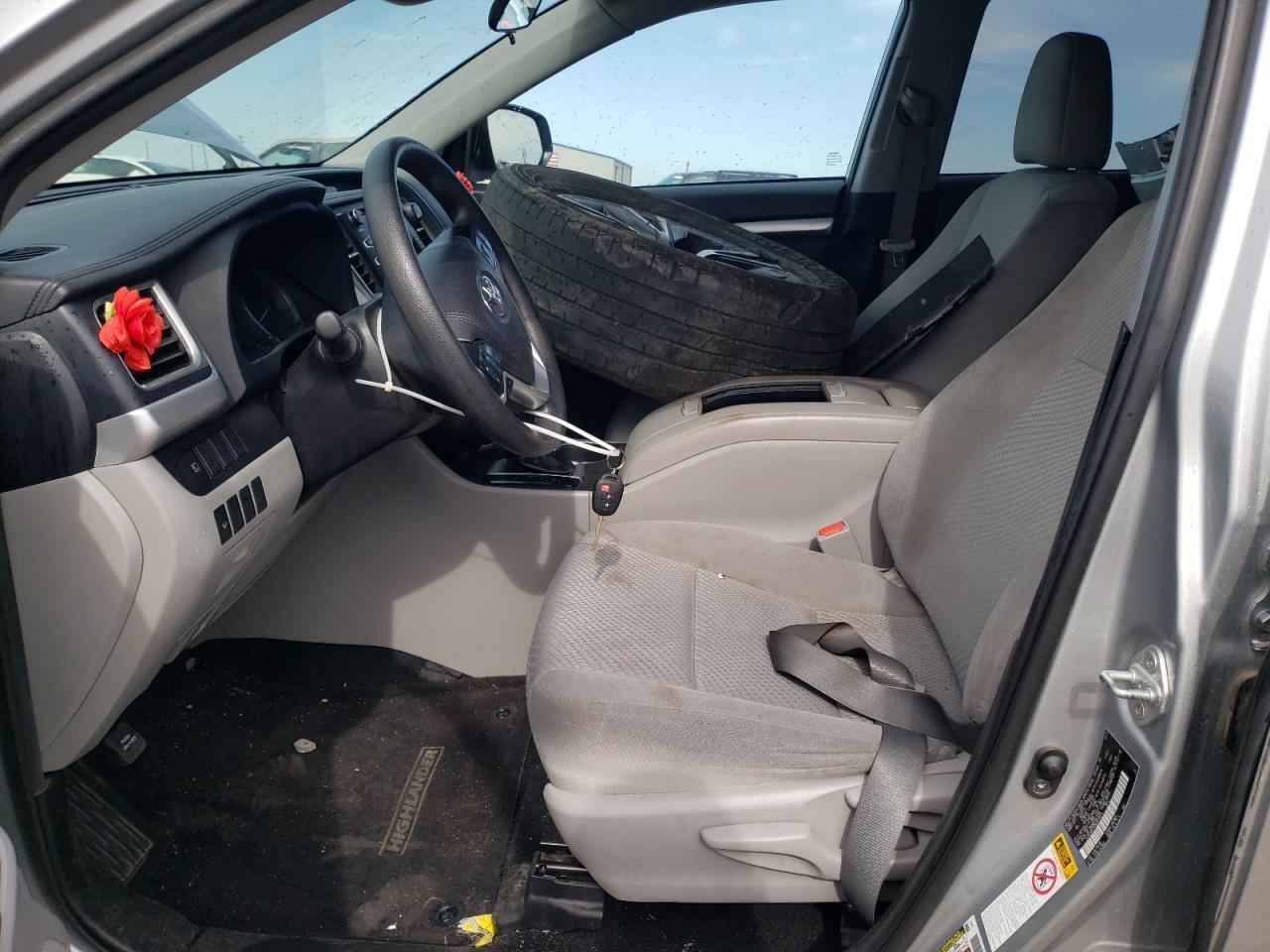 5TDZARFH8KS059044 2019 Toyota Highlander Le