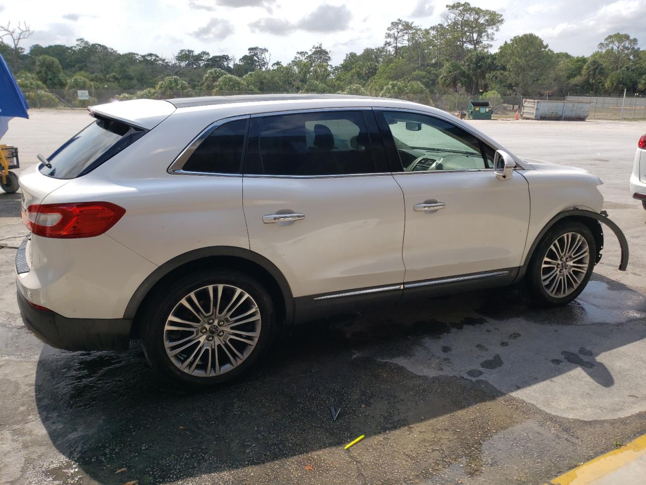 2LMPJ6LR8HBL14126 2017 Lincoln Mkx Reserve