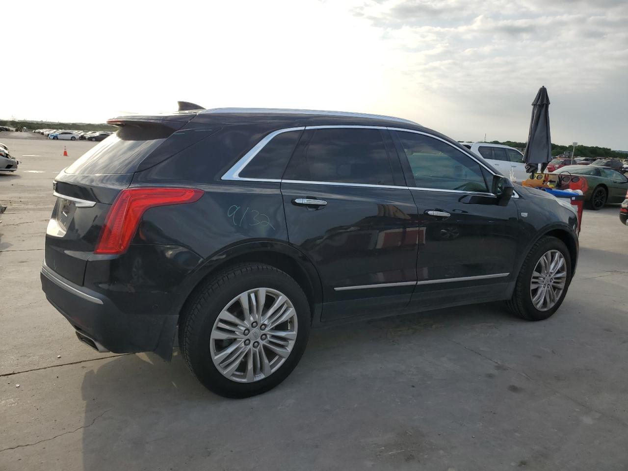 1GYKNCRS6HZ125747 2017 Cadillac Xt5 Premium Luxury