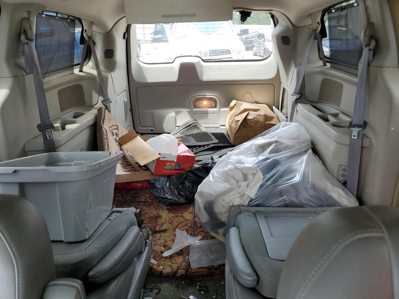 2A4RR5DX5AR128303 2010 Chrysler Town & Country Touring