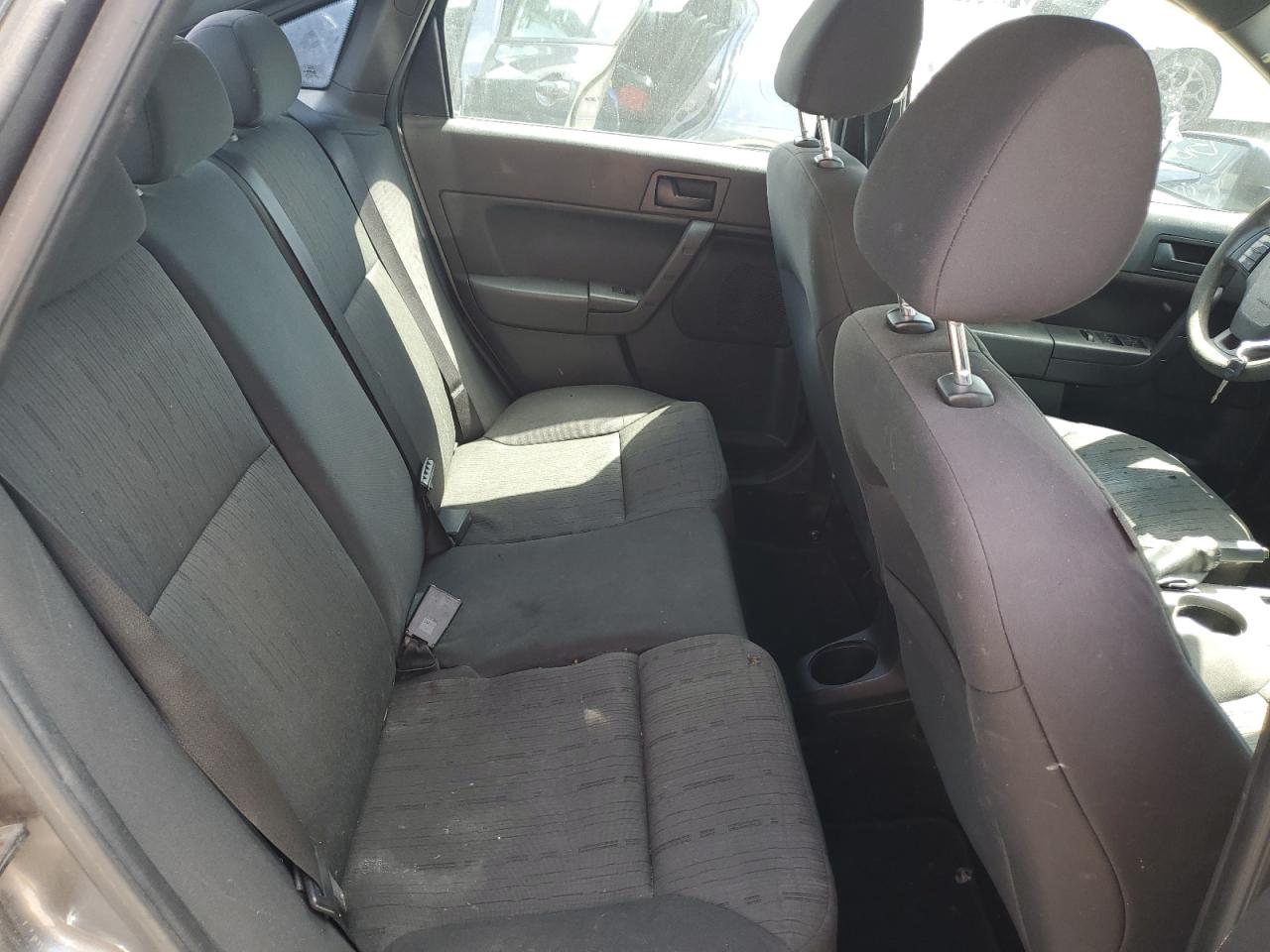 1FAHP3FN5BW101009 2011 Ford Focus Se