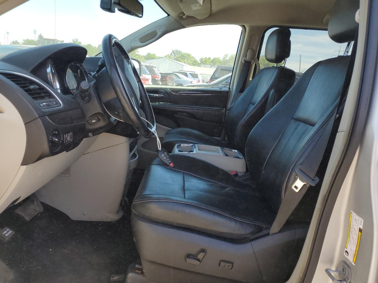 2A4RR8DG6BR799644 2011 Chrysler Town & Country Touring L