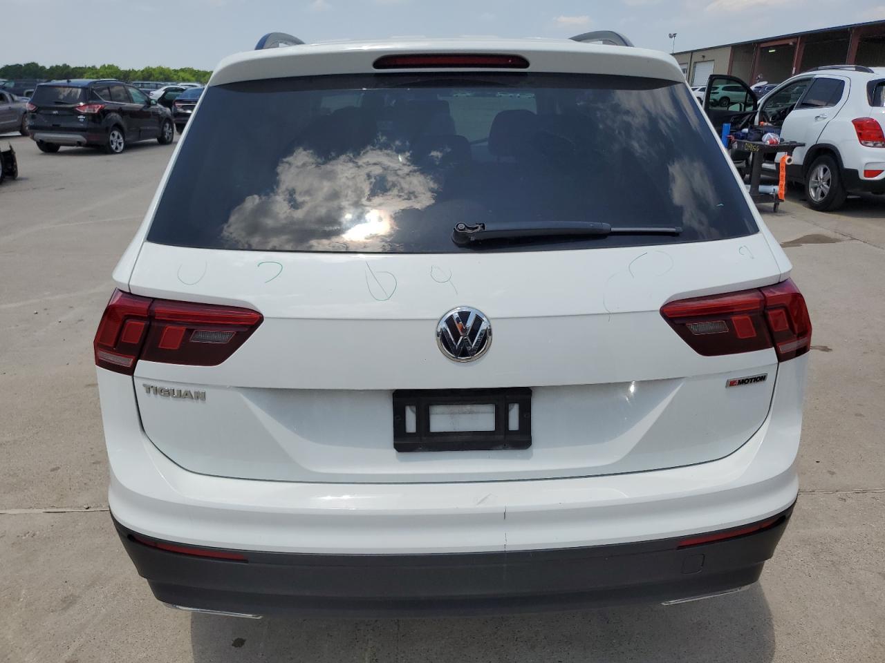 3VV0B7AX6KM123267 2019 Volkswagen Tiguan S