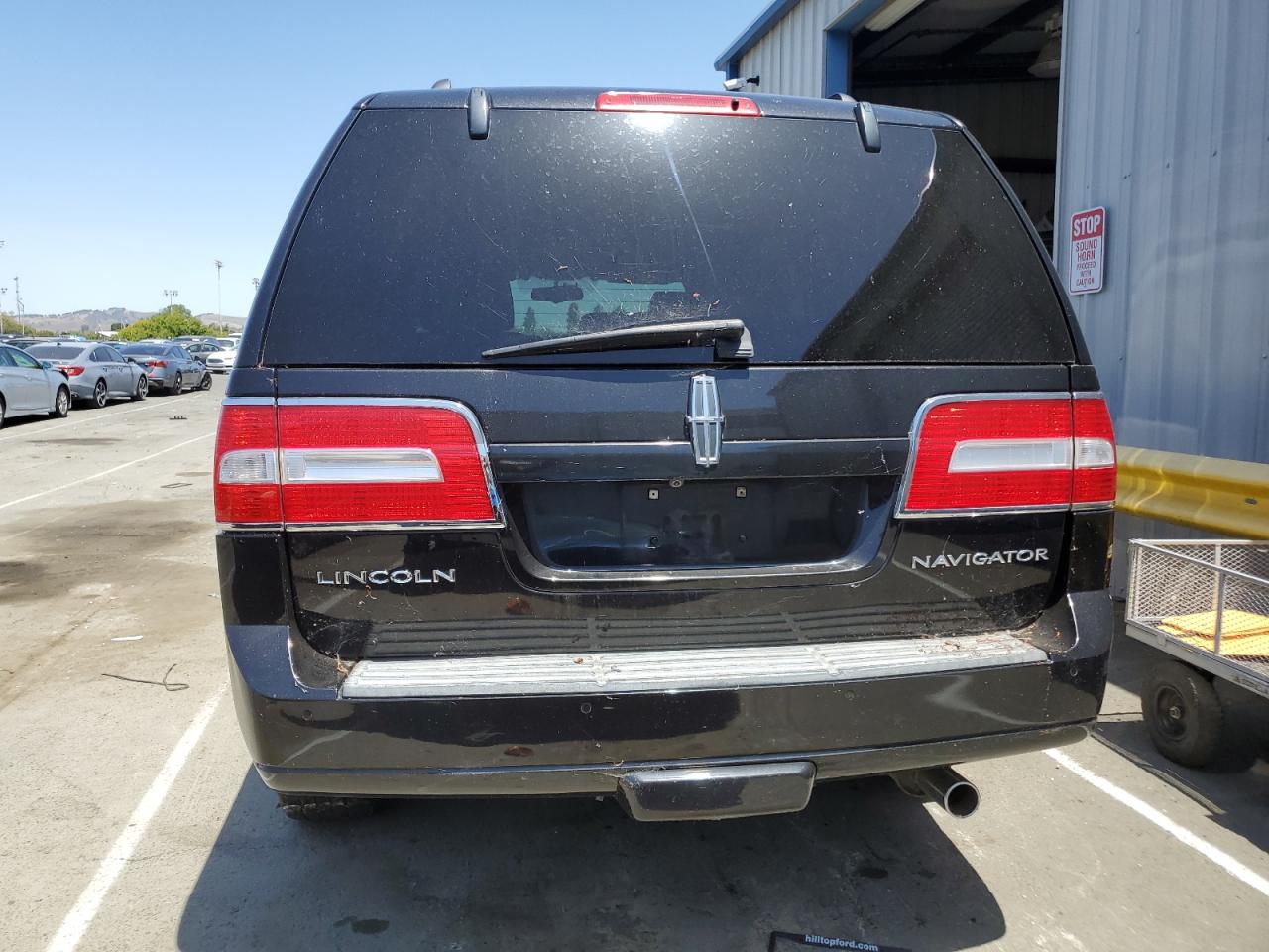 5LMJJ2J59BEJ02063 2011 Lincoln Navigator