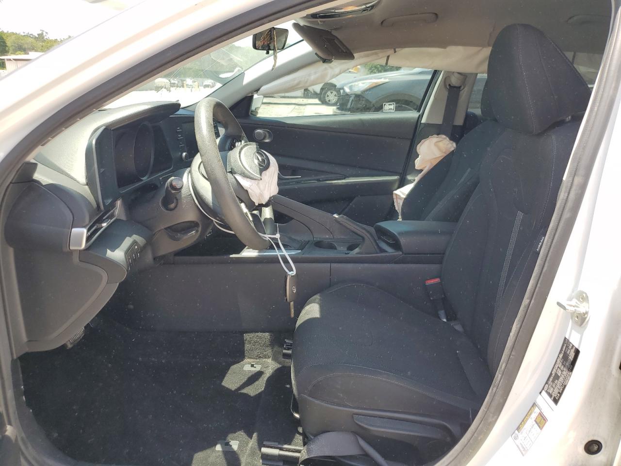 5NPLL4AGXNH058103 2022 Hyundai Elantra Se