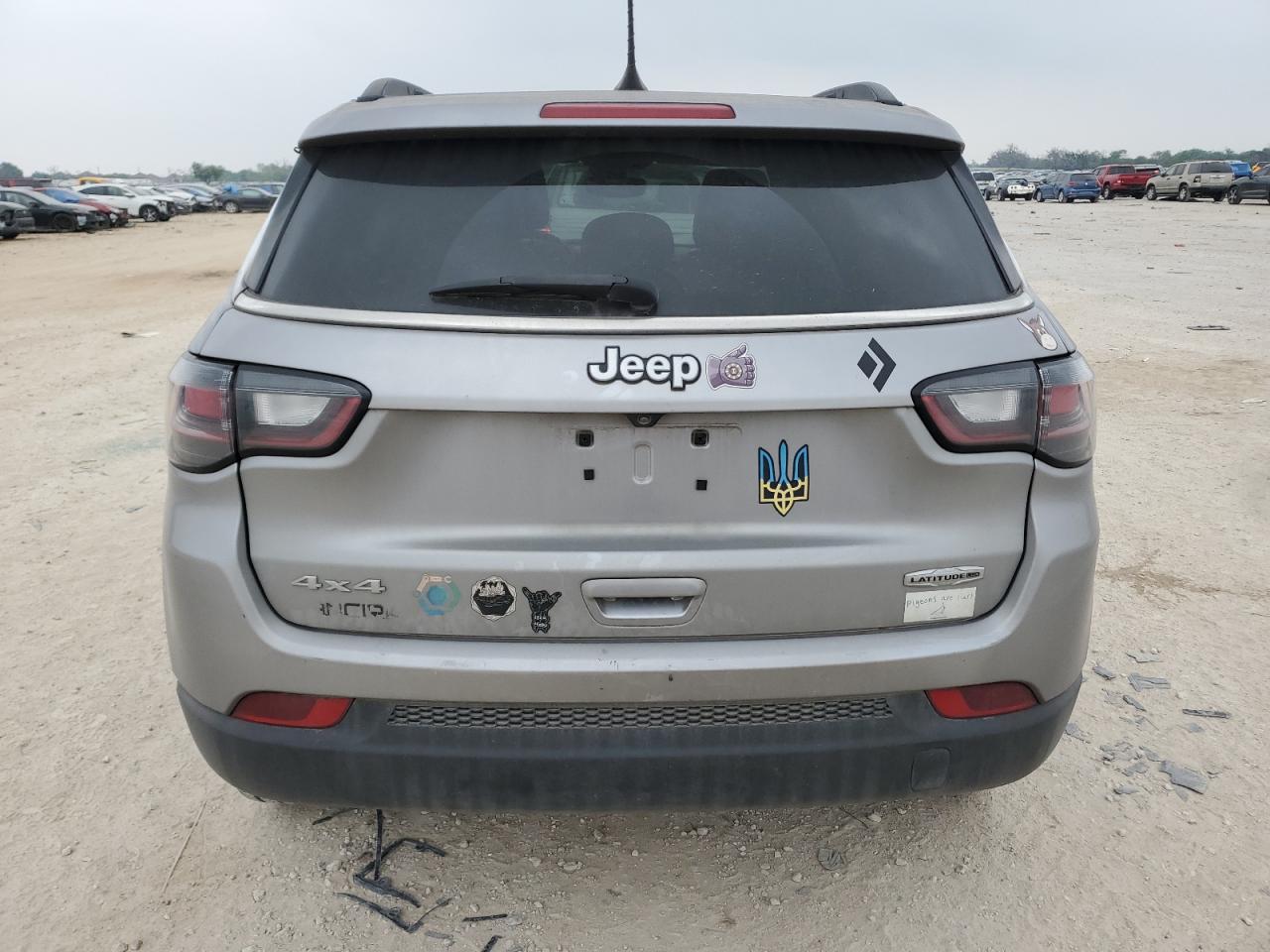 3C4NJDFB5NT113410 2022 Jeep Compass Latitude Lux