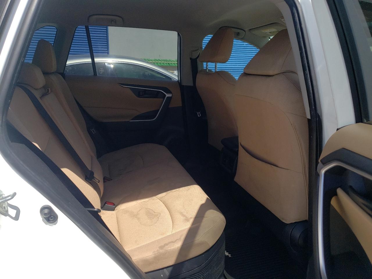 JTMMWRFV5LD044581 2020 Toyota Rav4 Le