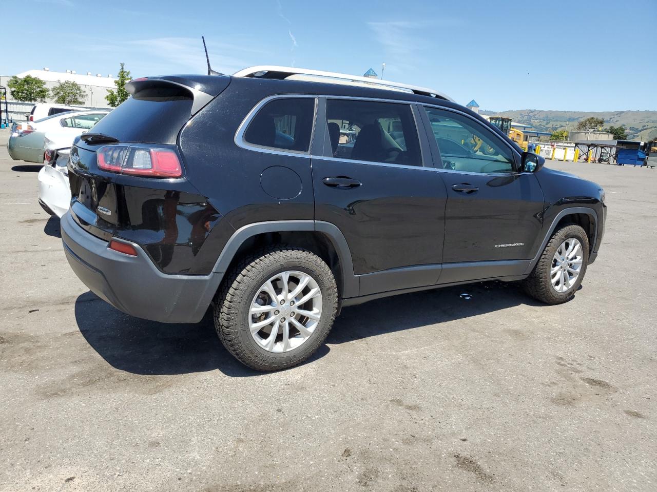 1C4PJMCB2KD474799 2019 Jeep Cherokee Latitude