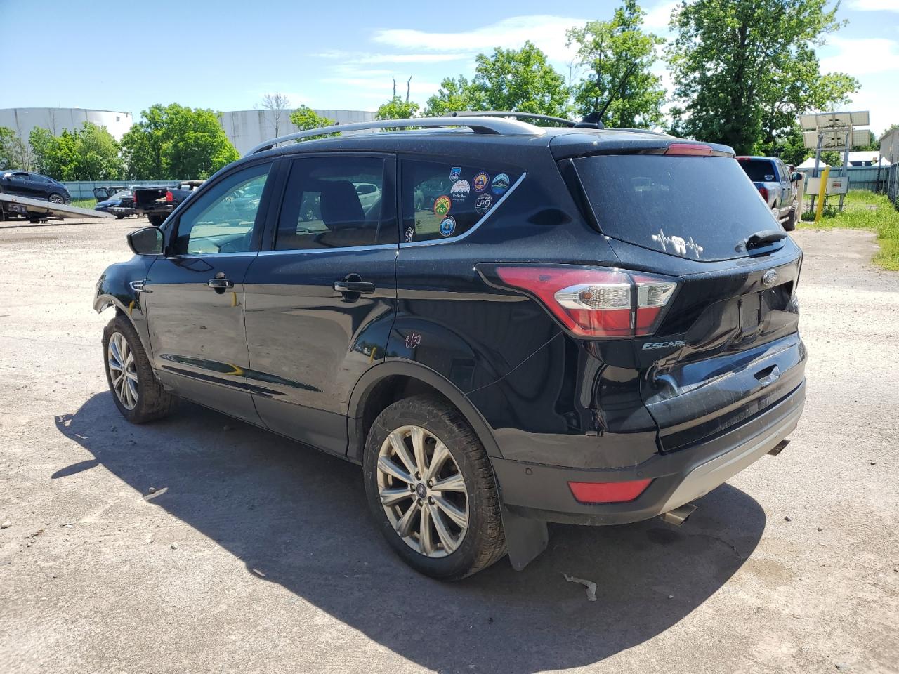 1FMCU9J96JUB92825 2018 Ford Escape Titanium