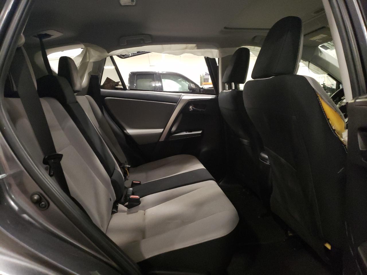 JTMRFREV4HJ109646 2017 Toyota Rav4 Xle