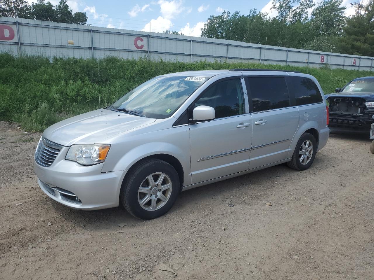 2A4RR5DG2BR713647 2011 Chrysler Town & Country Touring