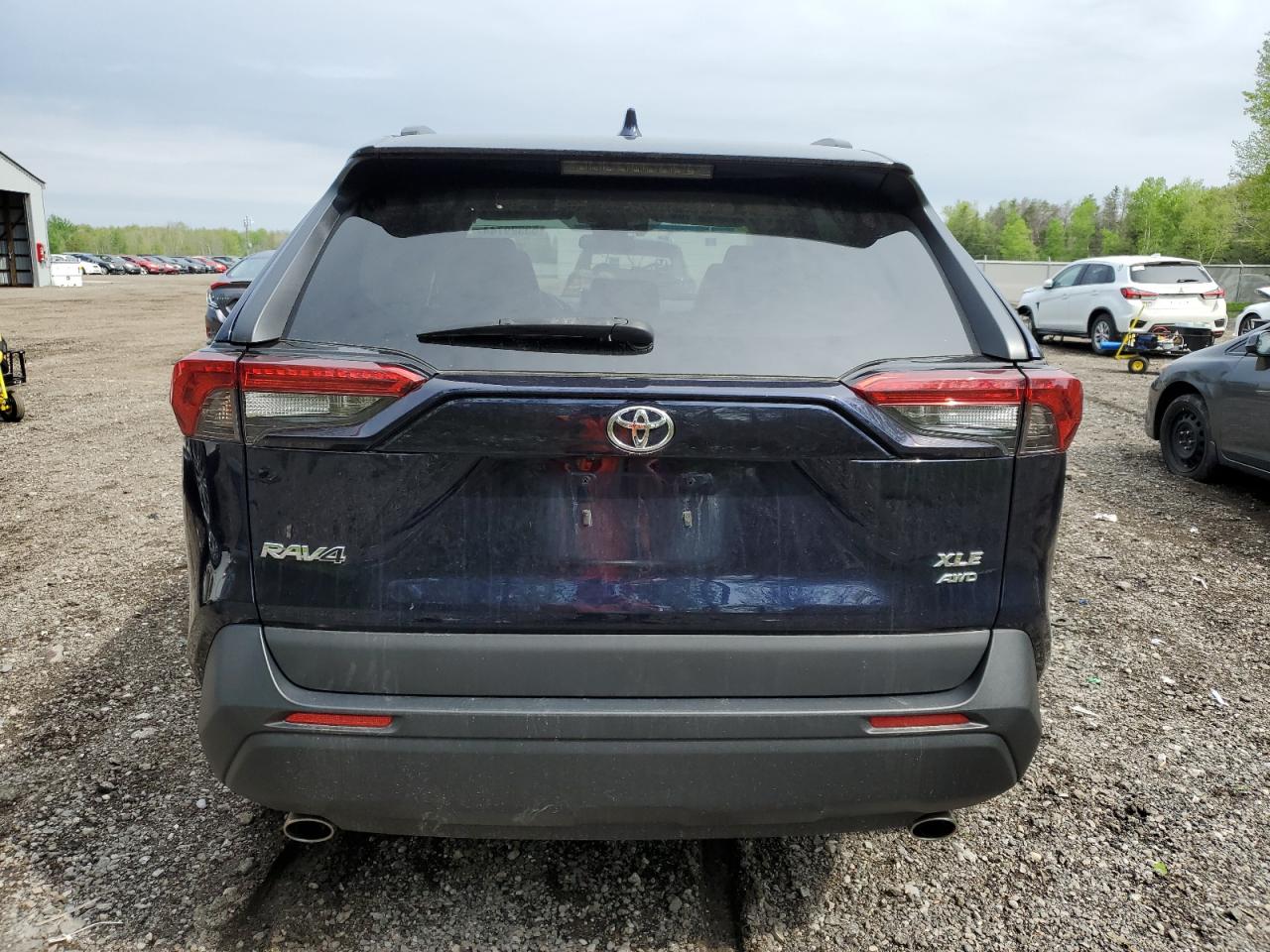 2T3R1RFV2MC143952 2021 Toyota Rav4 Xle