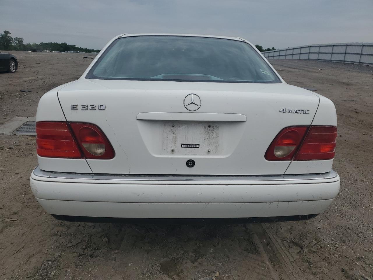 WDBJF82H8XX018041 1999 Mercedes-Benz E 320 4Matic