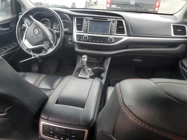 VIN 5TDJZRFH6KS992169 2019 Toyota Highlander, SE no.8