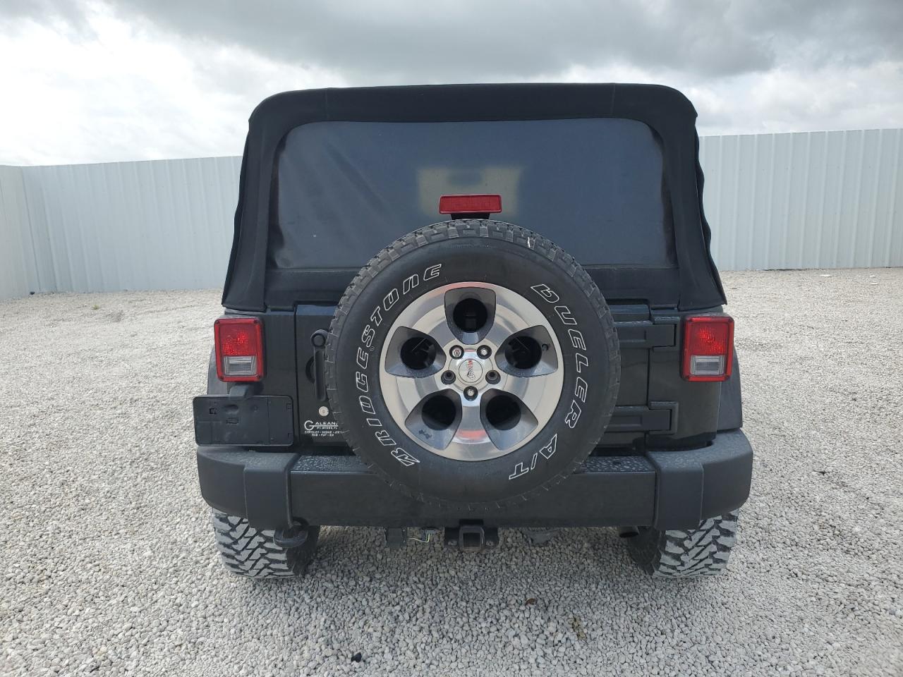 1C4BJWEG0HL658054 2017 Jeep Wrangler Unlimited Sahara