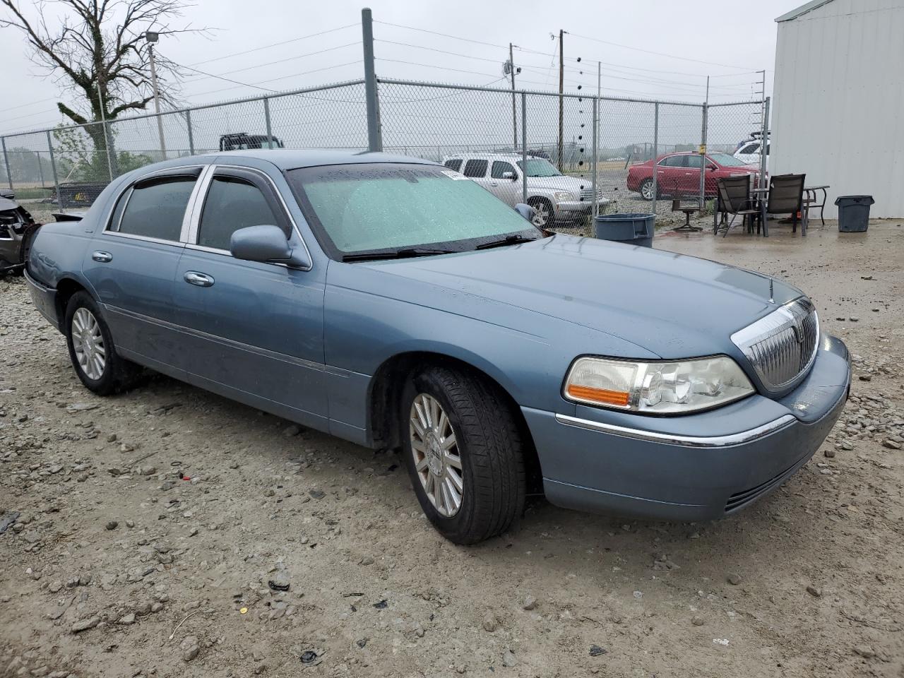 1LNHM81W84Y686994 2004 Lincoln Town Car Executive