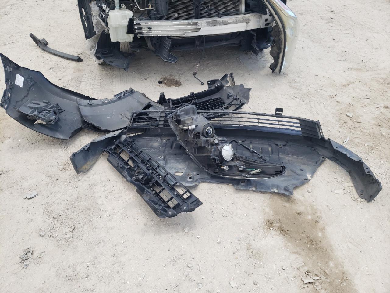 5TDZZRFH7KS293216 2019 Toyota Highlander Le