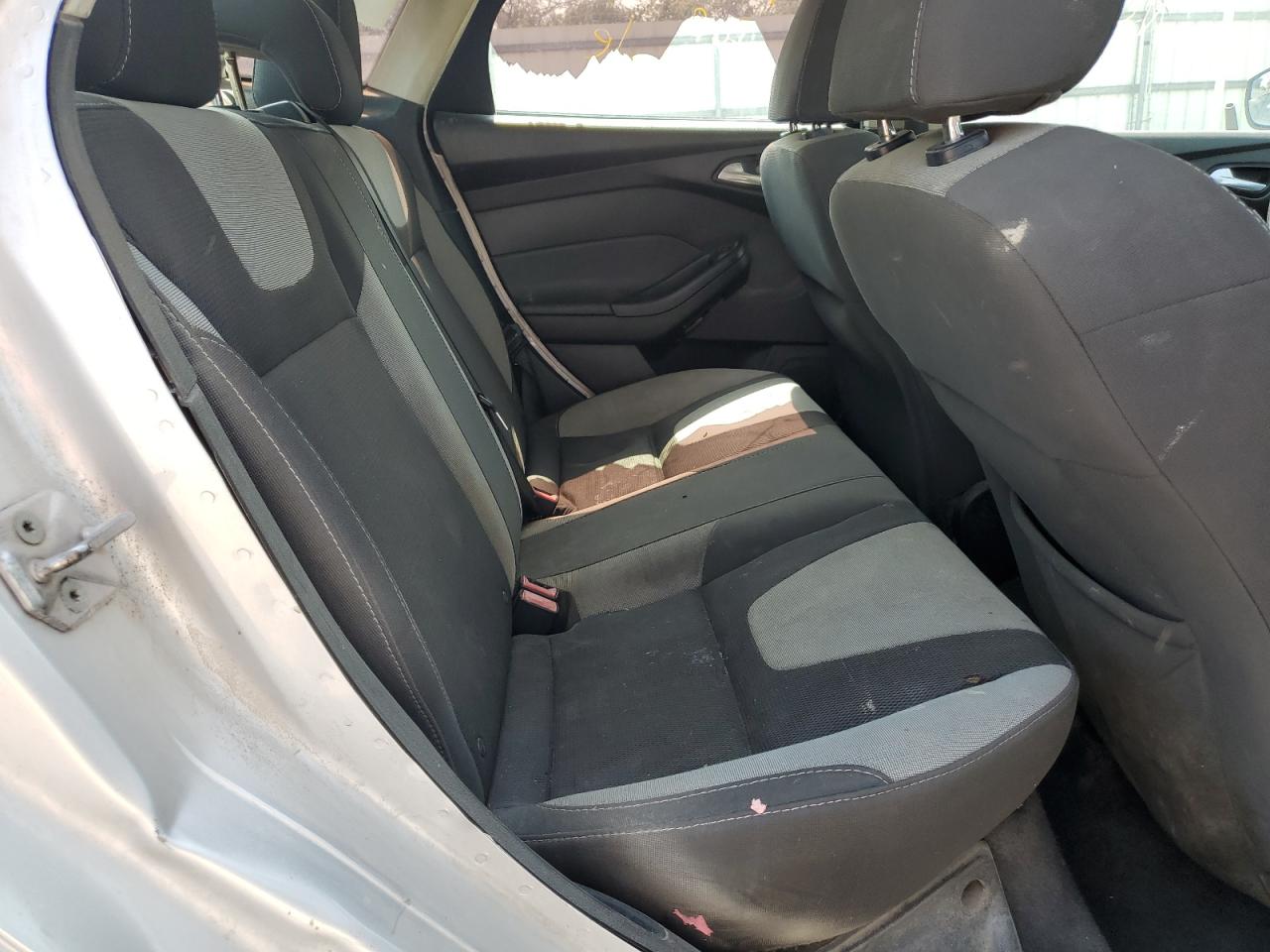 1FAHP3F24CL449585 2012 Ford Focus Se