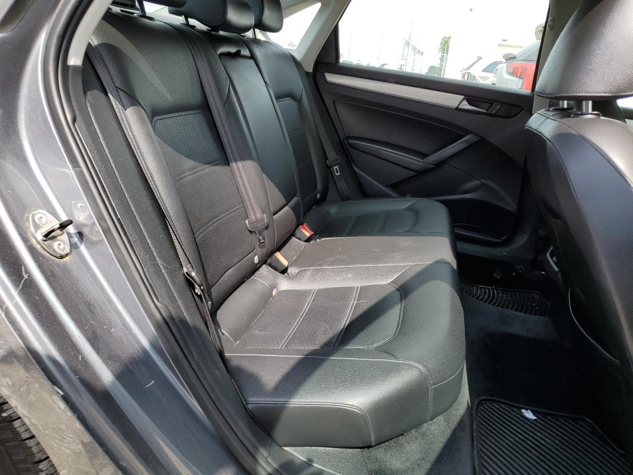 1VWBH7A32DC060088 2013 Volkswagen Passat Se