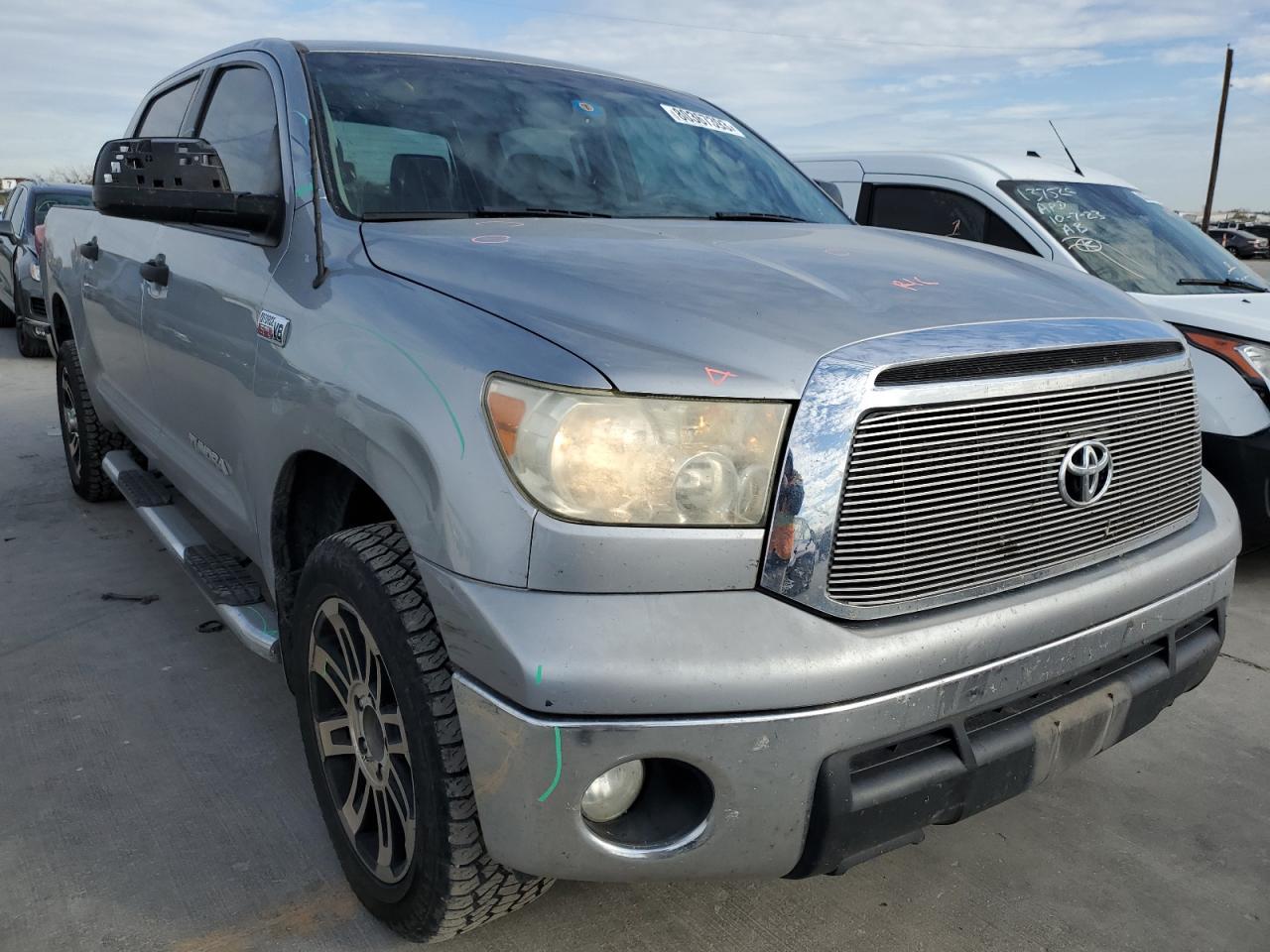 TOYOTA TUNDRA CREWMAX SR5