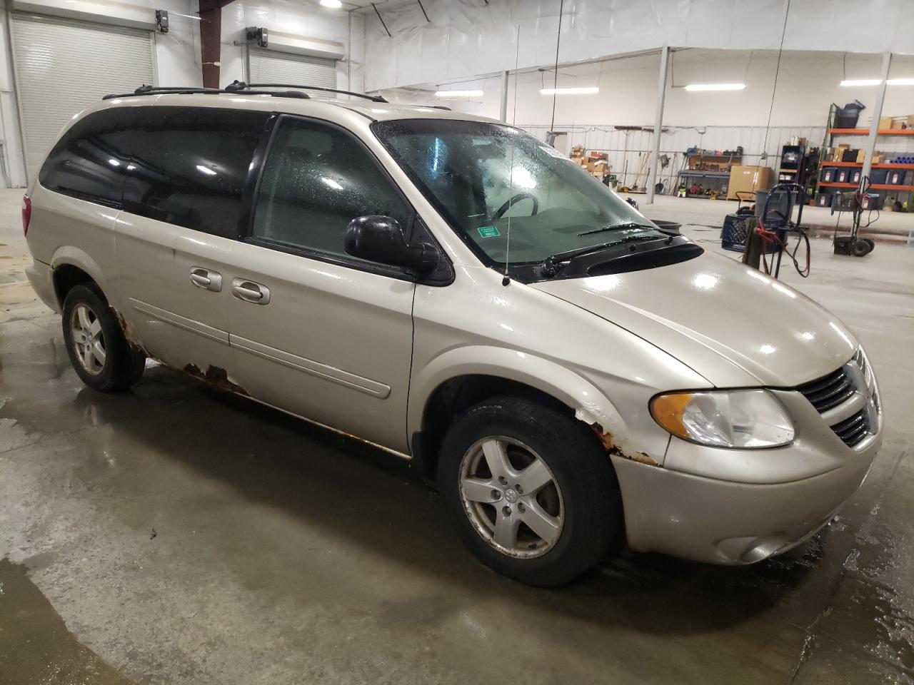 2D4GP44L95R415145 2005 Dodge Grand Caravan Sxt