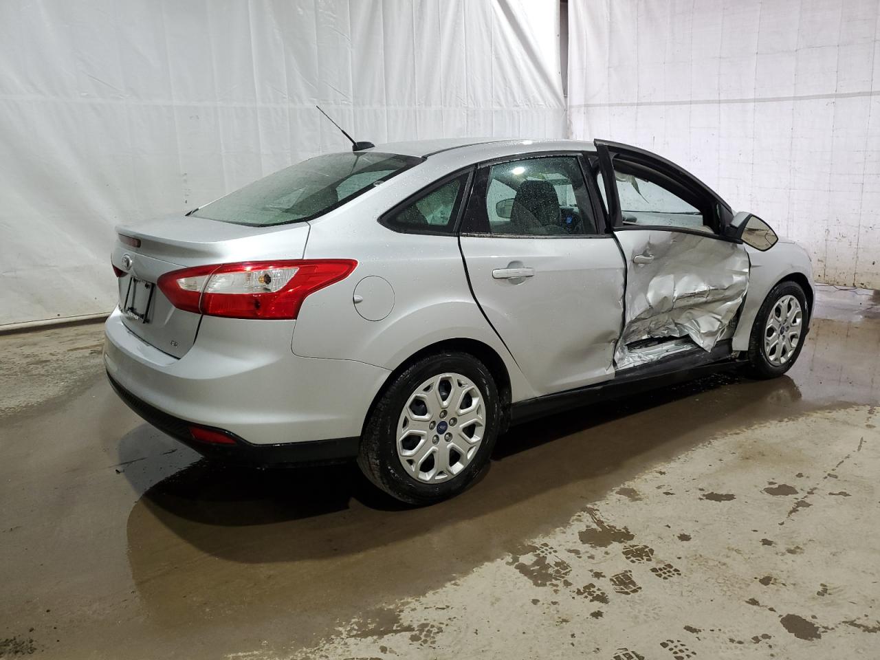 1FAHP3F26CL460877 2012 Ford Focus Se