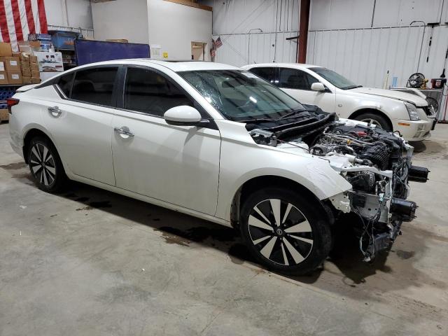 1N4BL4DW0MN311013 Nissan Altima SV 4