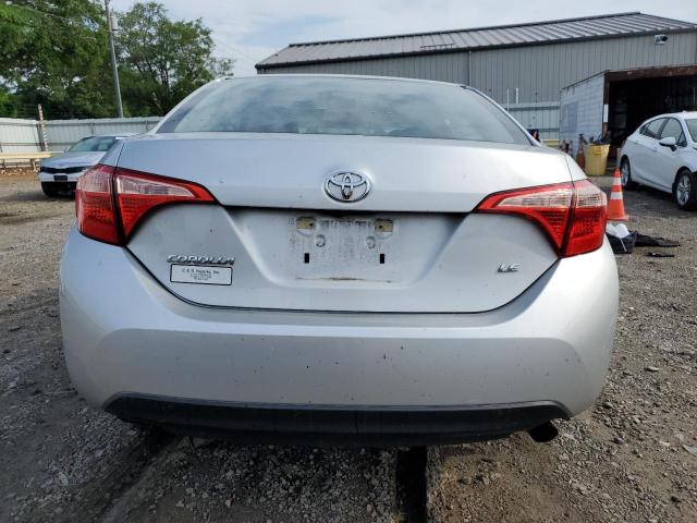 2018 Toyota Corolla L VIN: 5YFBURHE7JP820990 Lot: 53797284