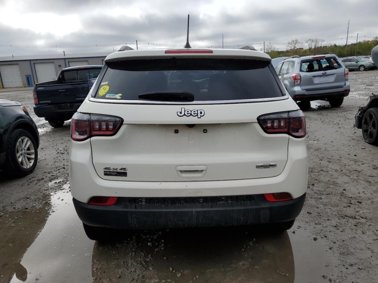 3C4NJDBB8KT655974 2019 Jeep Compass Latitude