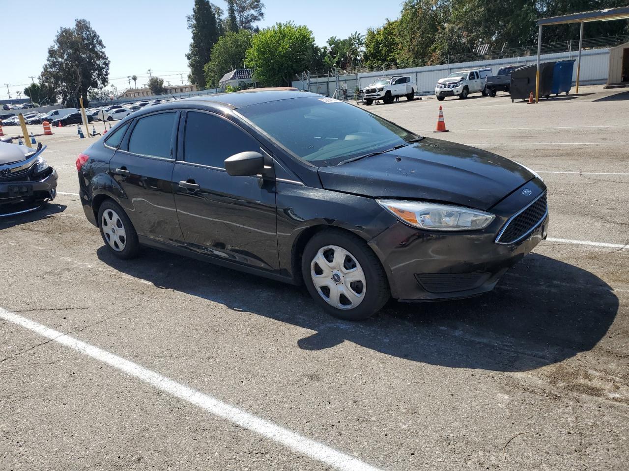 2015 Ford Focus S vin: 1FADP3E20FL256287