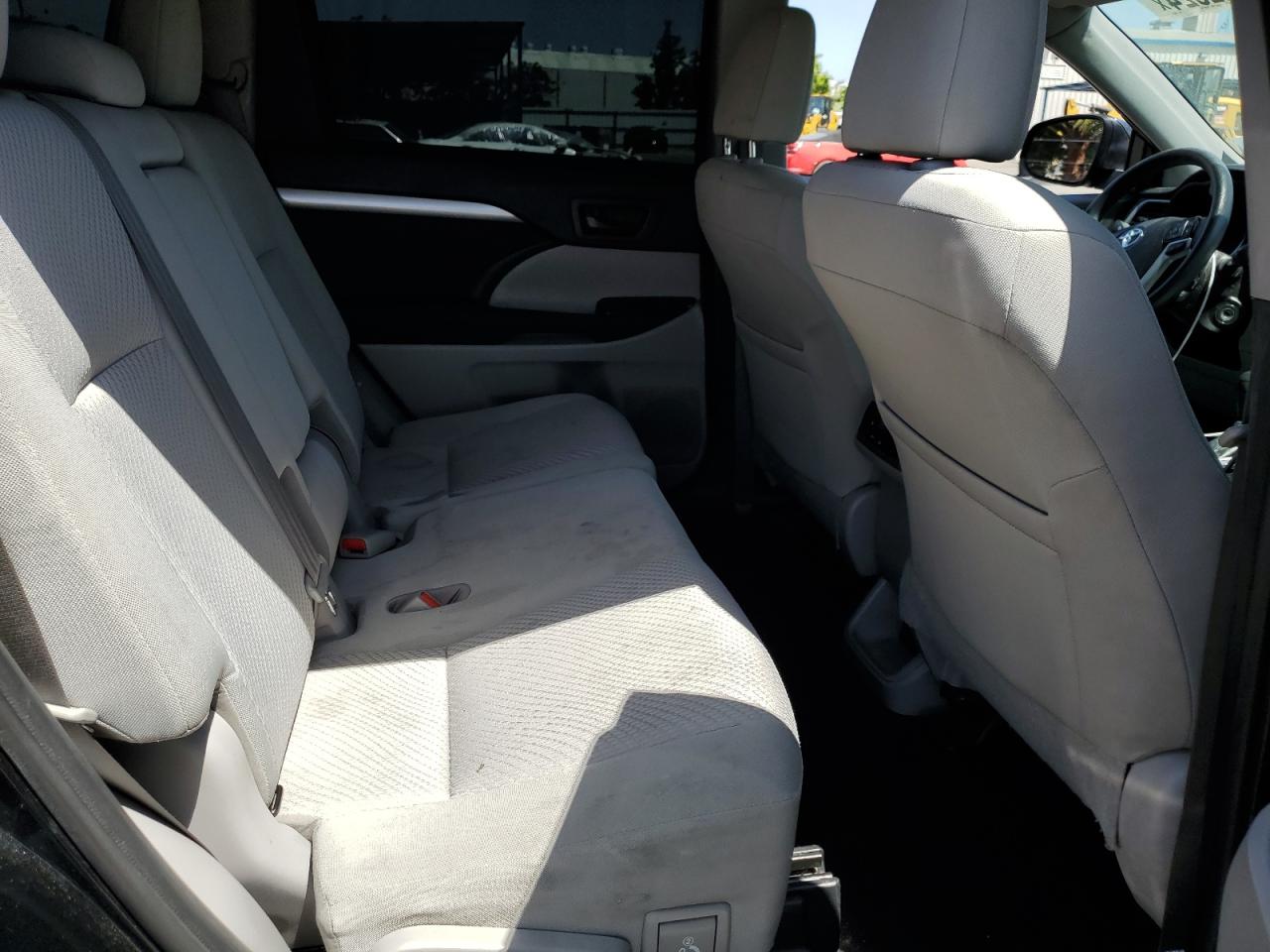 5TDZZRFH5KS309543 2019 Toyota Highlander Le