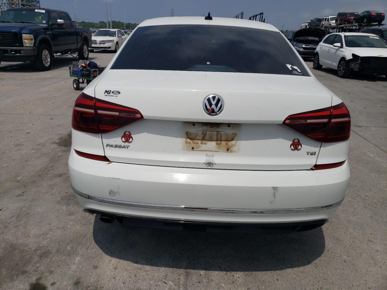 1VWAA7A34JC021045 2018 Volkswagen Passat S