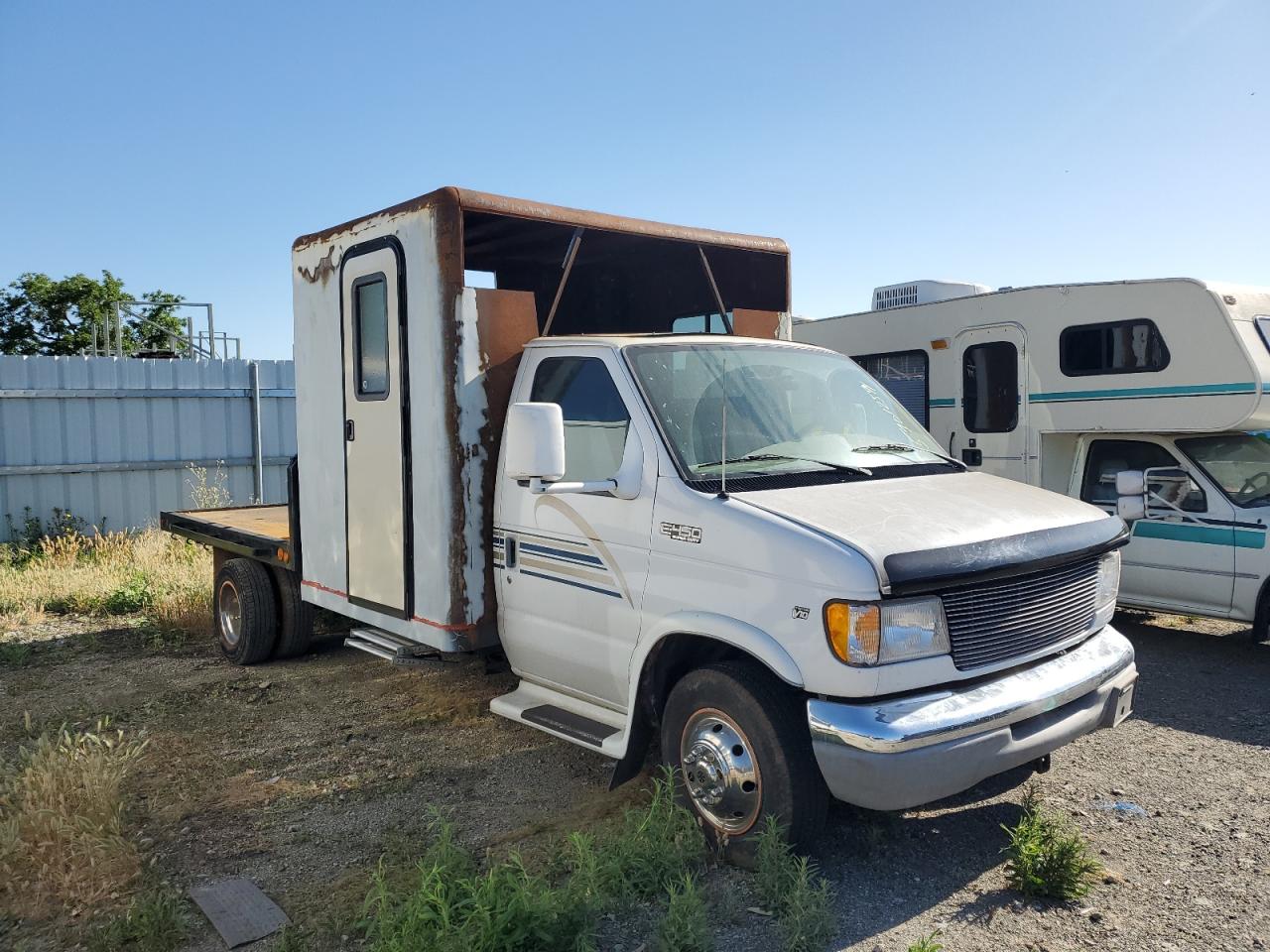 1FDXE40S5XHB90877 1999 Ford Econoline E450 Super Duty Cutaway Van Rv