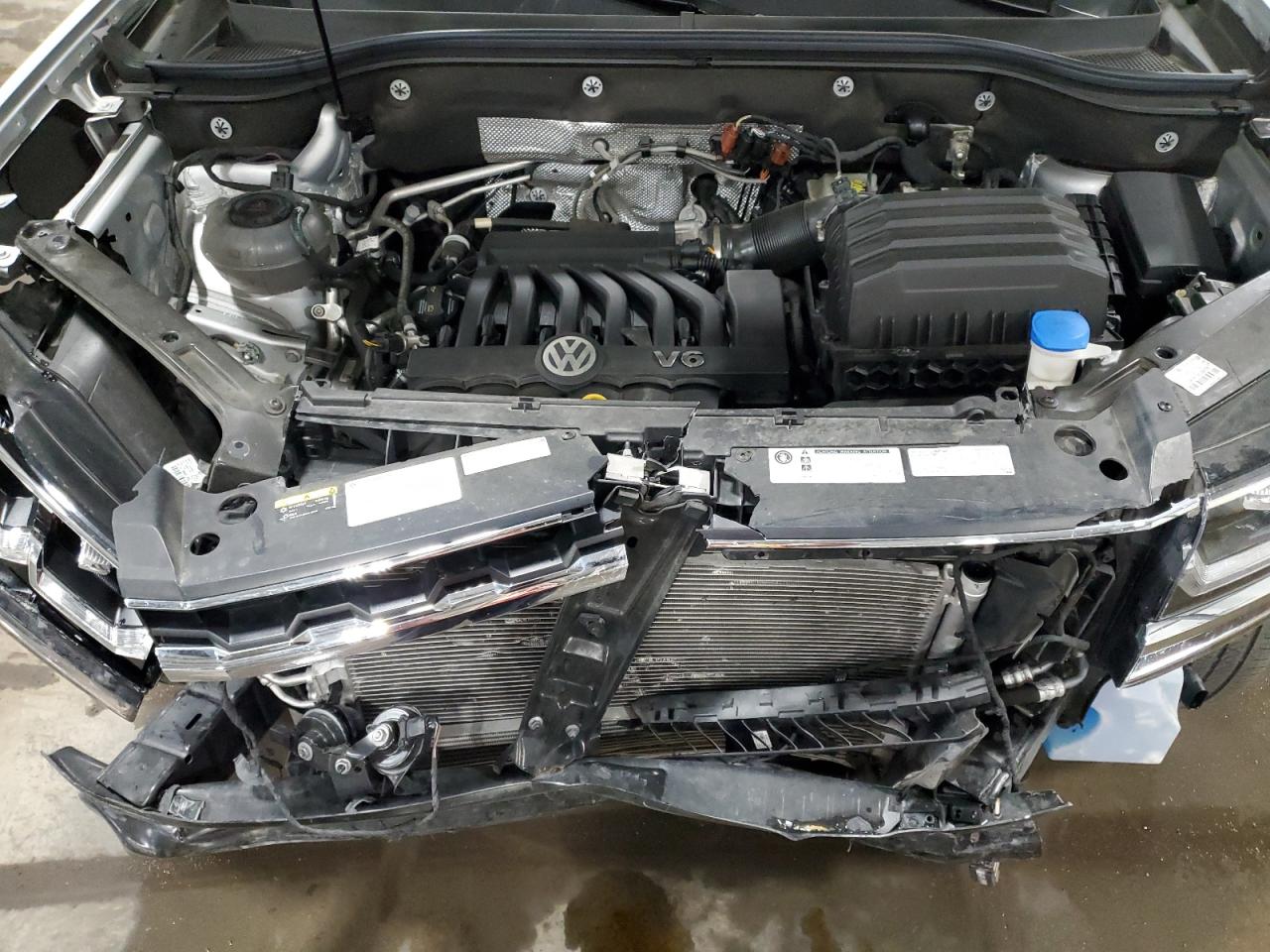 1V2XR2CA0KC613529 2019 Volkswagen Atlas Se